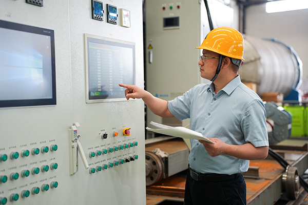 AG恒峰科技胡祥龙博士荣获“长沙市科技劳模”荣誉称号 (3).jpg AG恒峰科技胡祥龙博士荣获“长沙市科技劳模”荣誉称号 (3).jpg