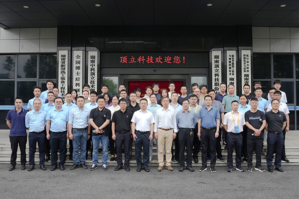 碳陶制动材料产业发展论坛在长沙成功举办 (8).jpg 碳陶制动材料产业发展论坛在长沙成功举办 (8).jpg